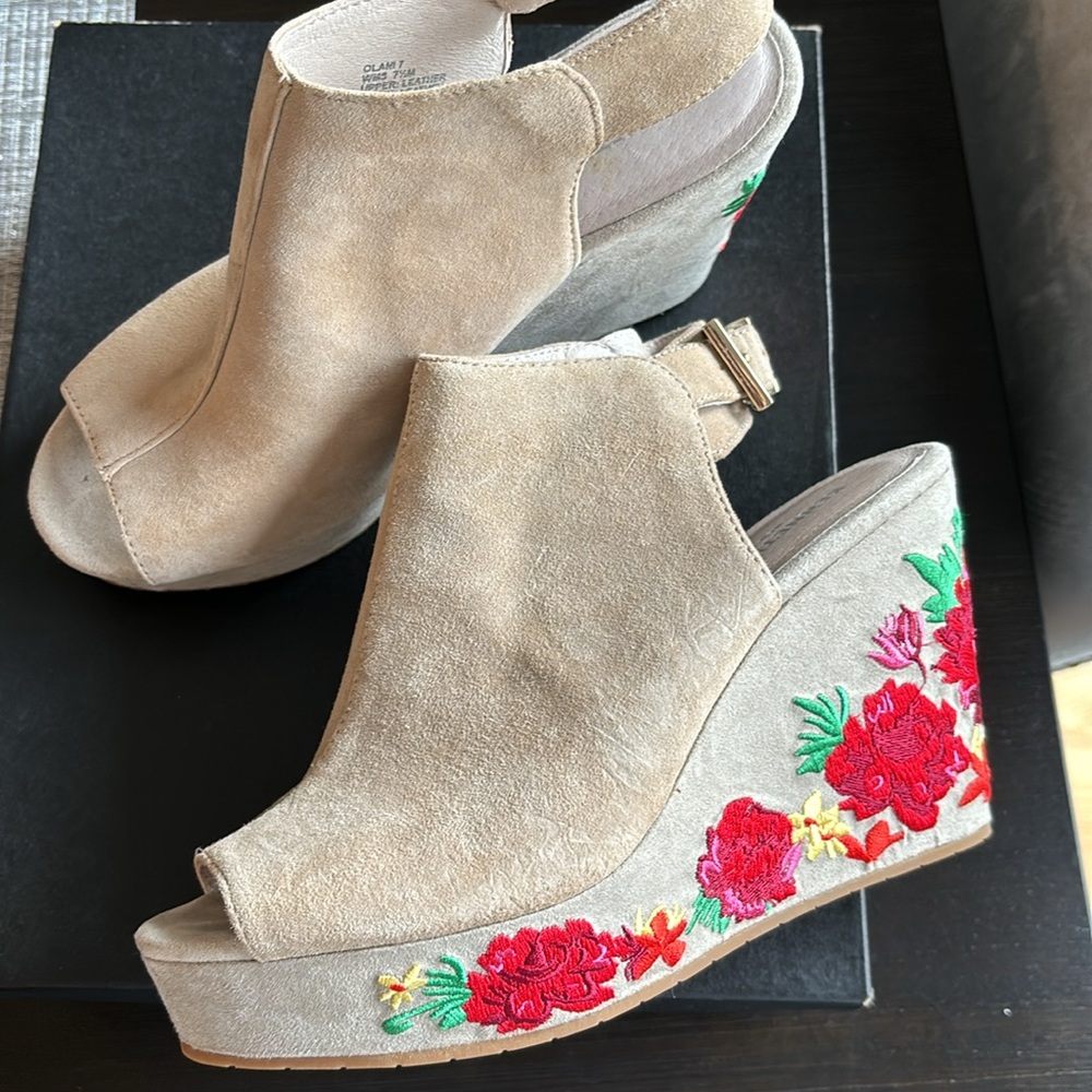 Kenneth Cole Olani Wedges